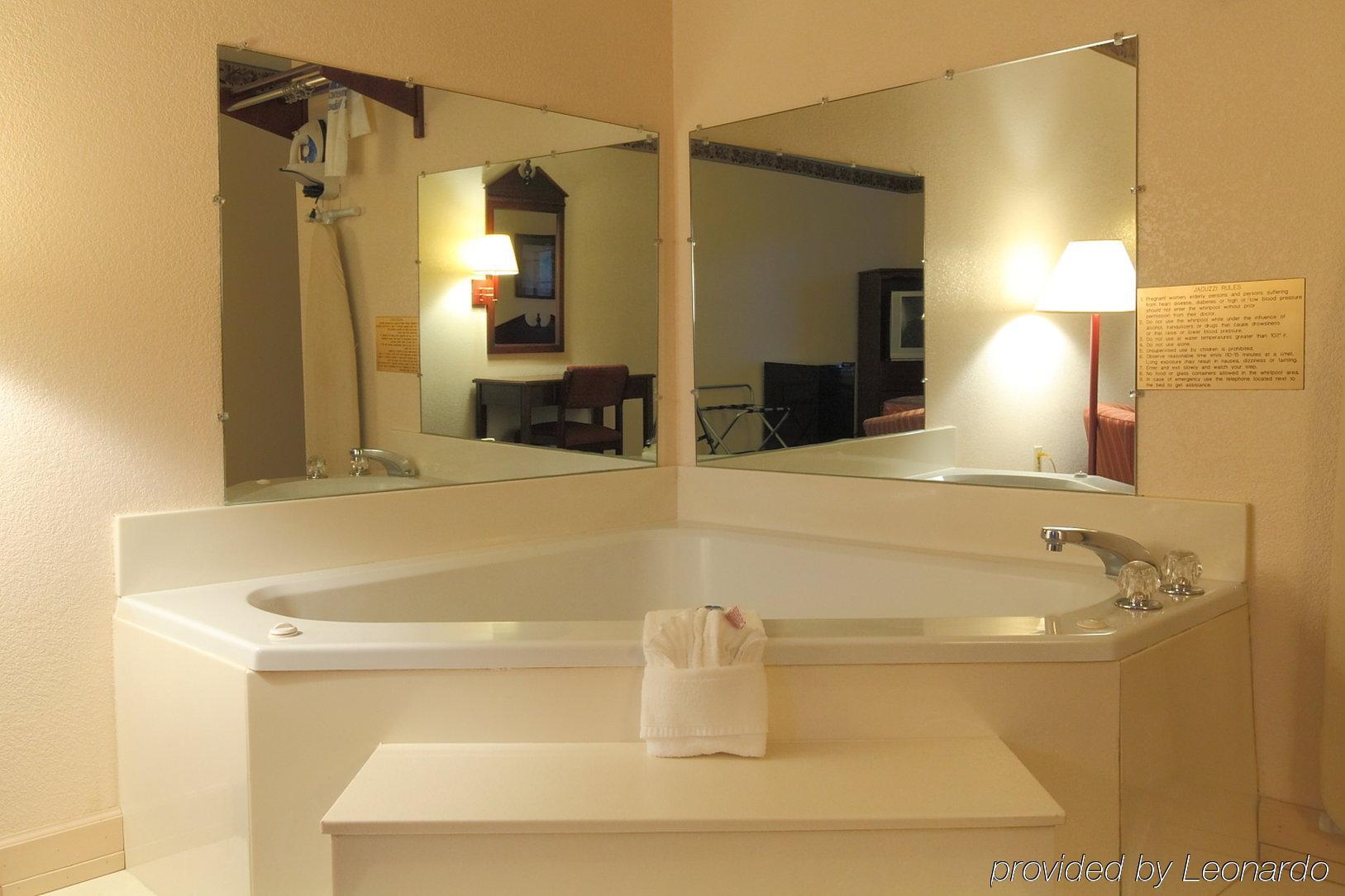 Americas Best Value Inn & Suites - Little Rock - Maumelle Room photo